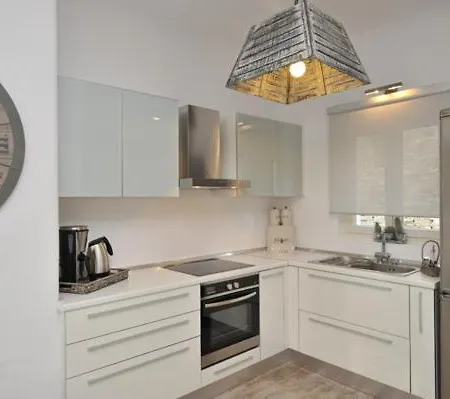 Paros Butterfly Пунда